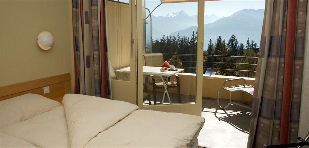 Crans-Montana Youth Hostel Exteriör bild
